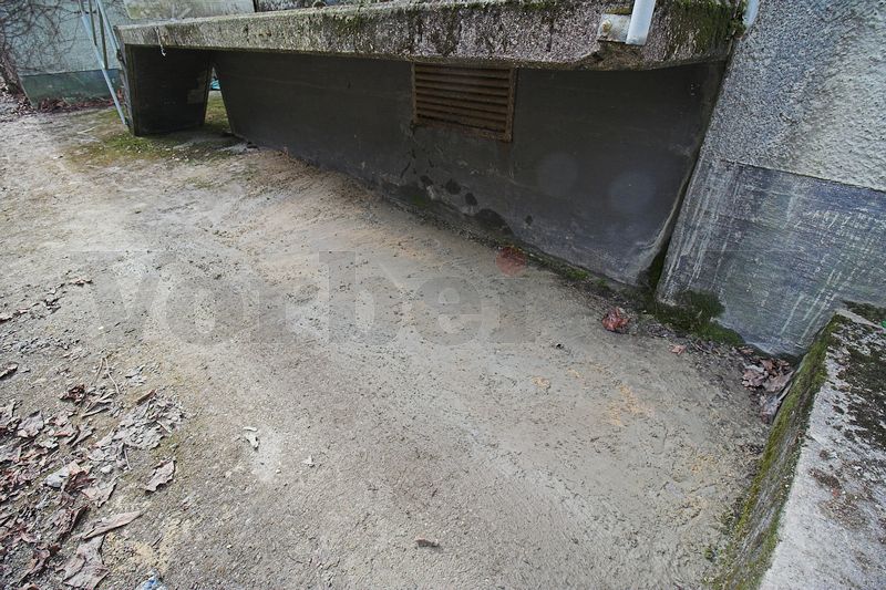 Die aufgestemmte Zerschellerplatte am Bunker wurde wieder vollständig mit Beton verschlossen.
